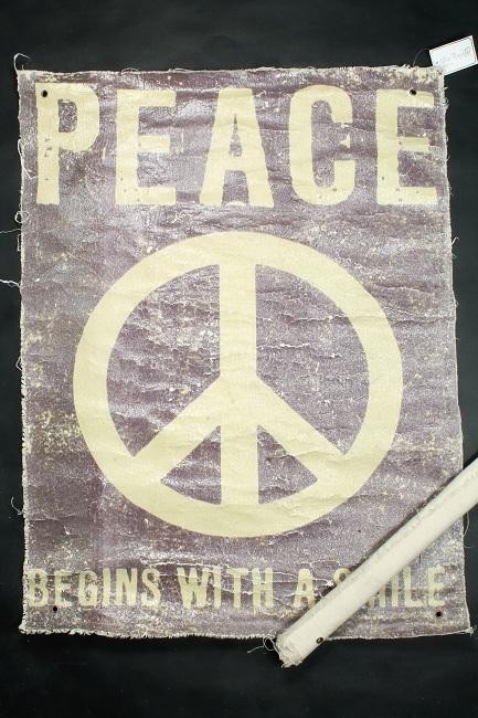 Poster aus Leinen - im Fabric / Vintage Look - Peace begins with a smile