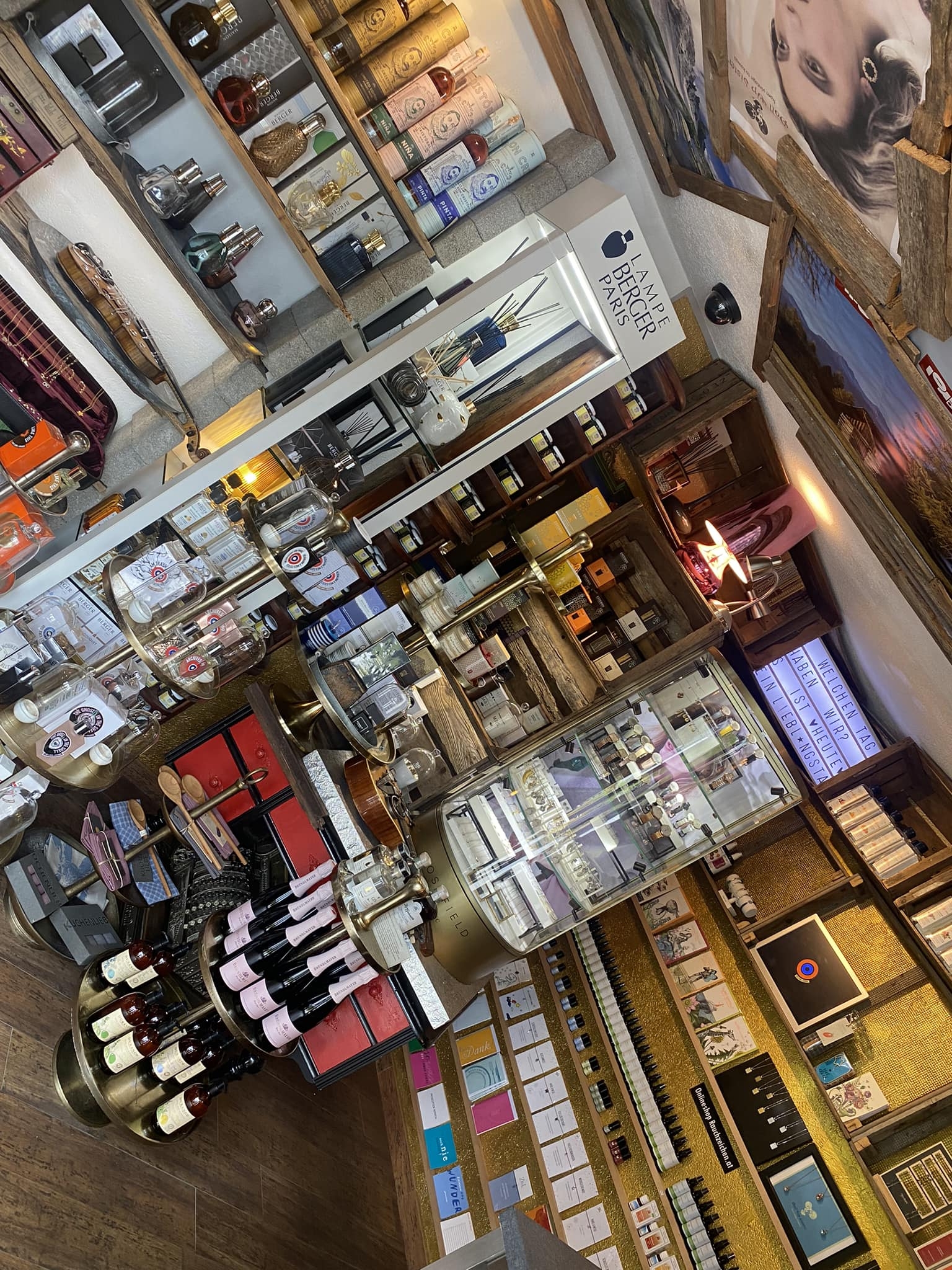 Rauchzeichen trifft Steinreich - Concept Store